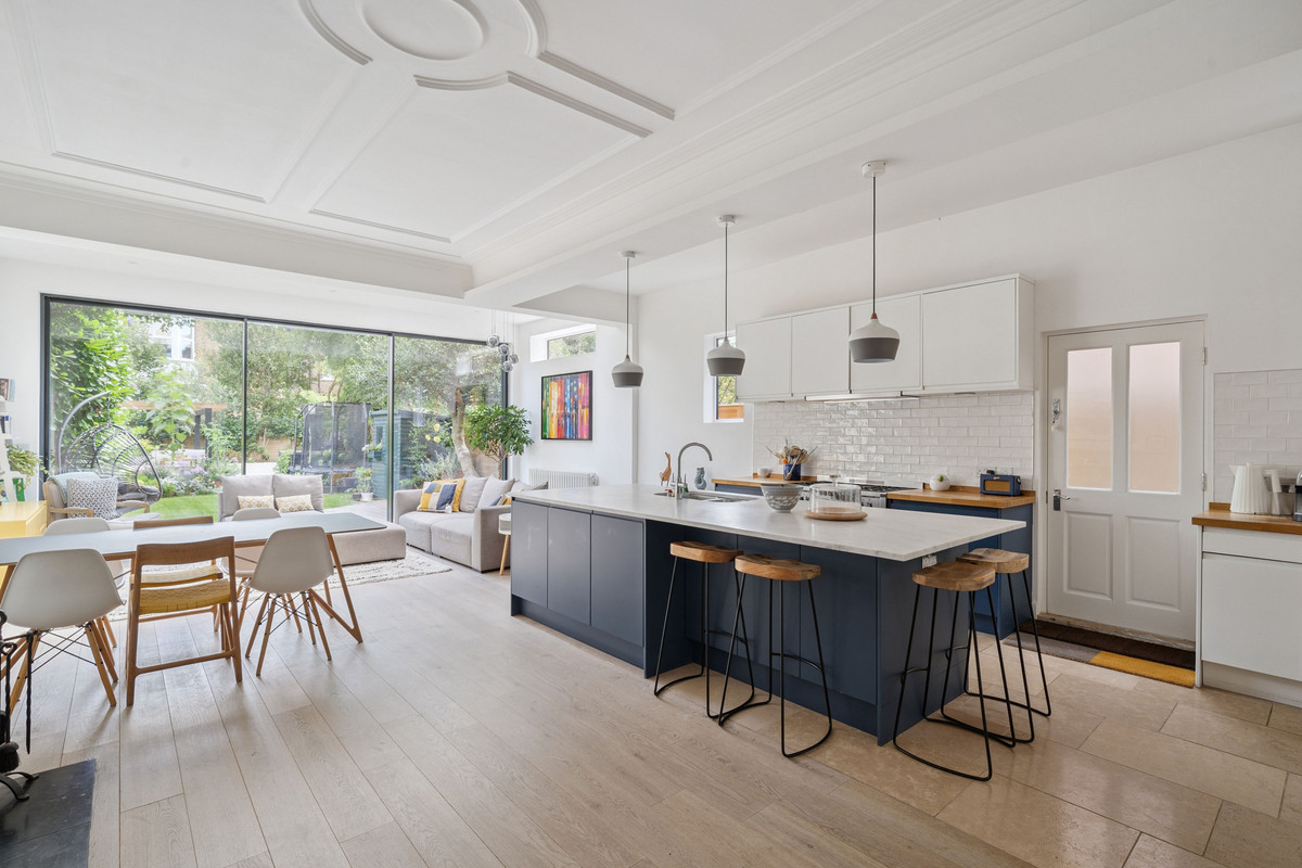 3 bedroom flat for sale