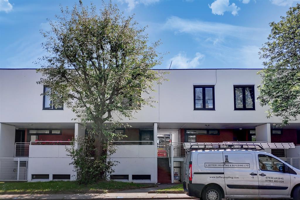 Flat B, 33 Mansfield Road, London photo 2
