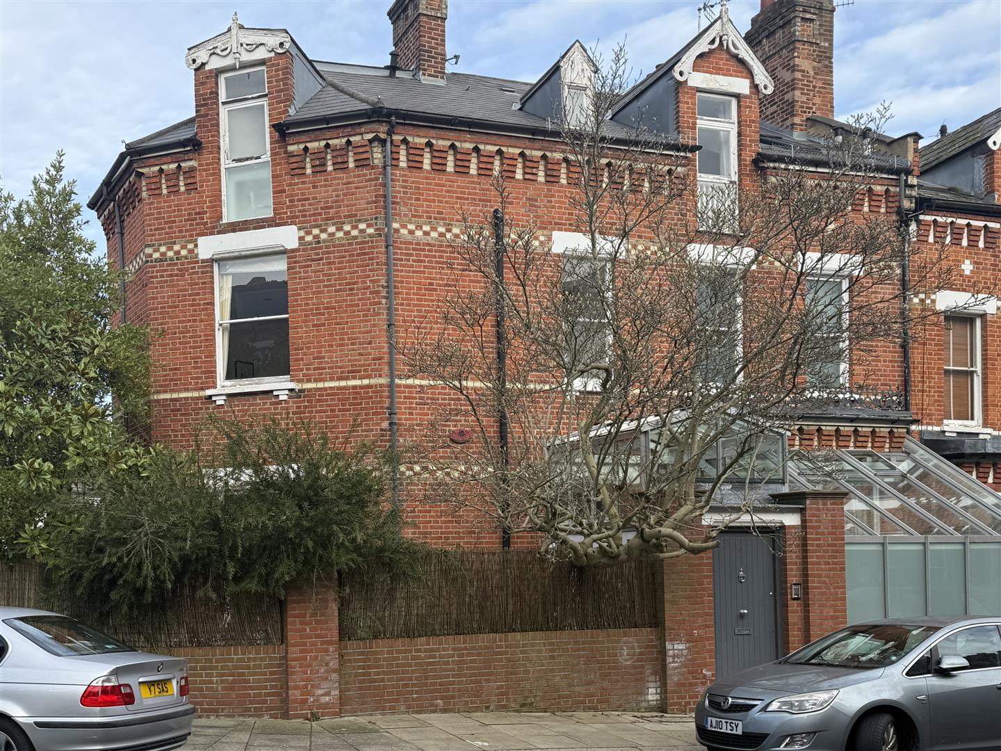 5 bedroom property for sale 0