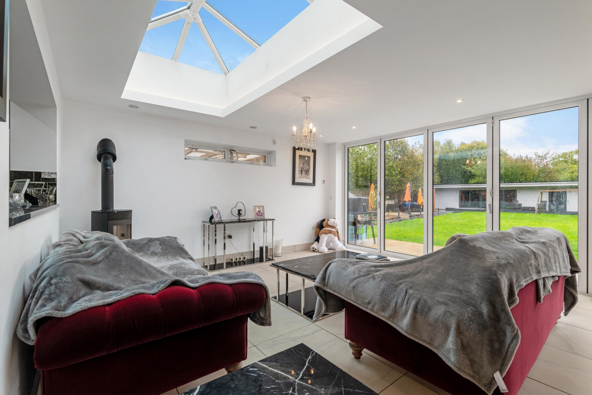 5 bedroom detached house for sale 0