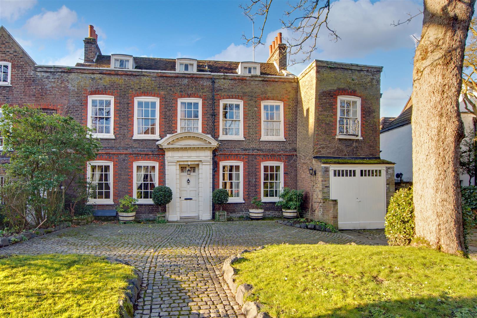 6 bedroom property for sale 0