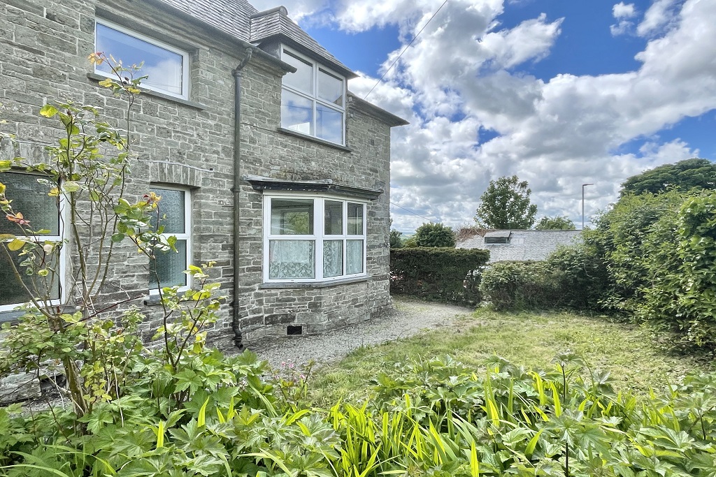 38, The Village , Milton Abbot photo 4