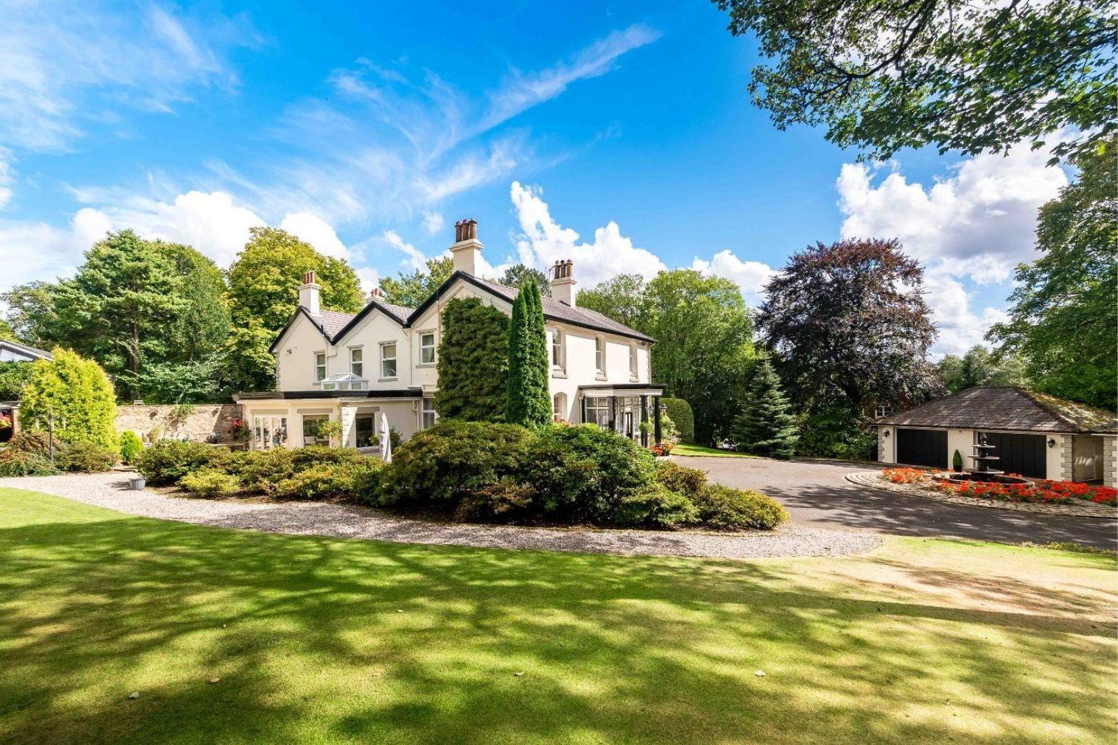 5 bedroom detached house for sale 0