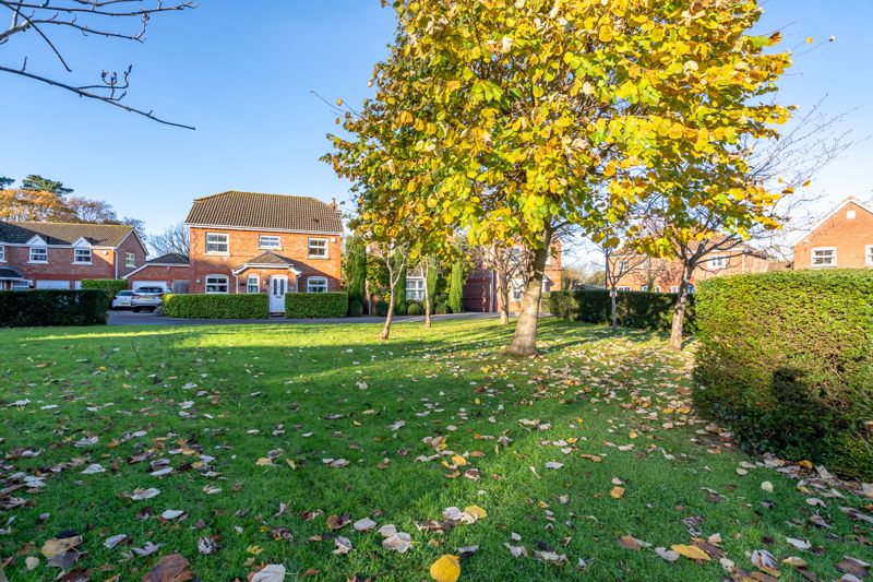 9, Pipers Mead, Chichester photo 4