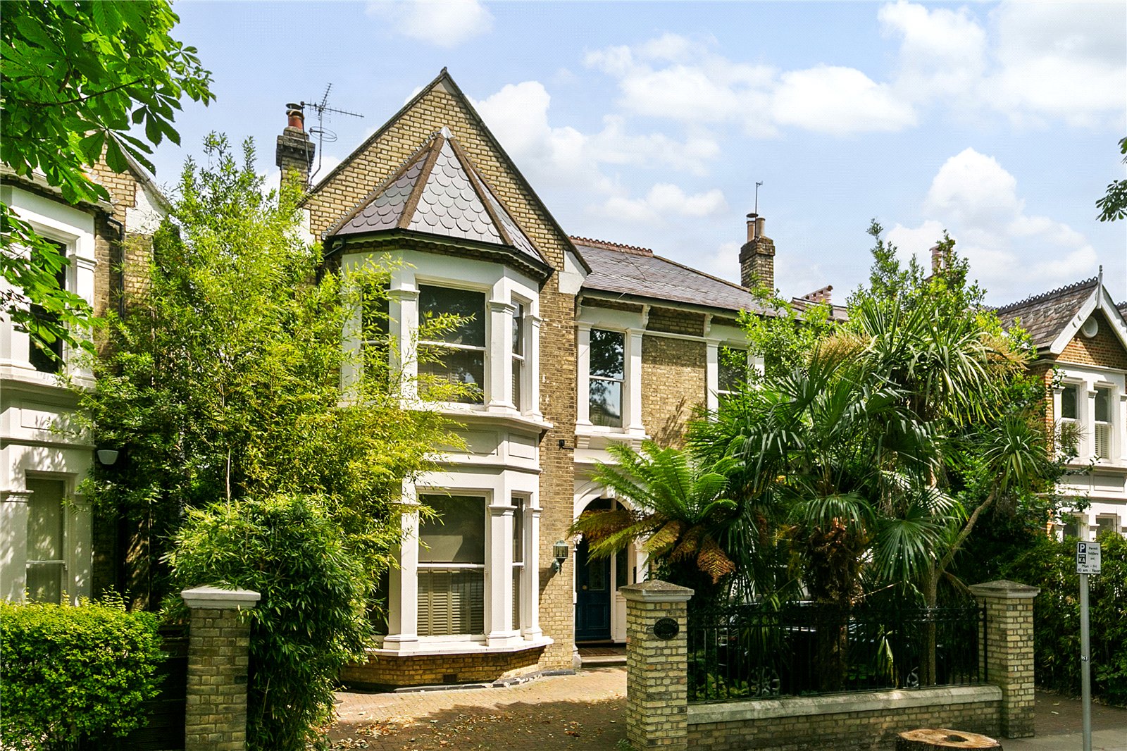 6 bedroom detached house for sale 0