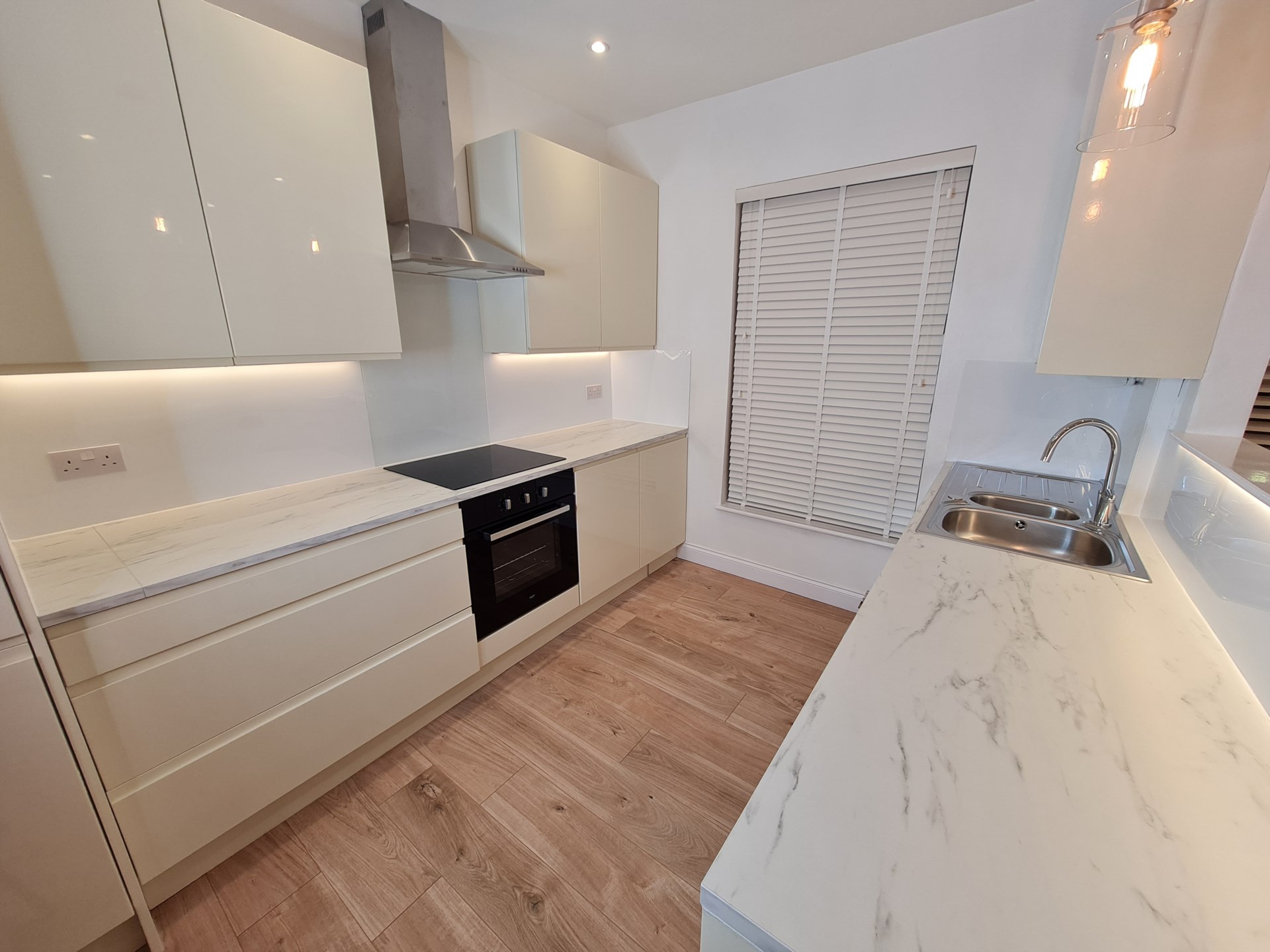 52a Guildford Street, Luton photo 2
