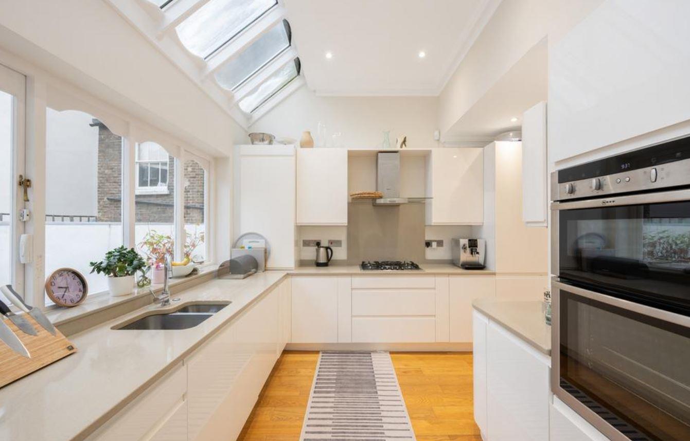 5 bedroom end terrace house for sale 0