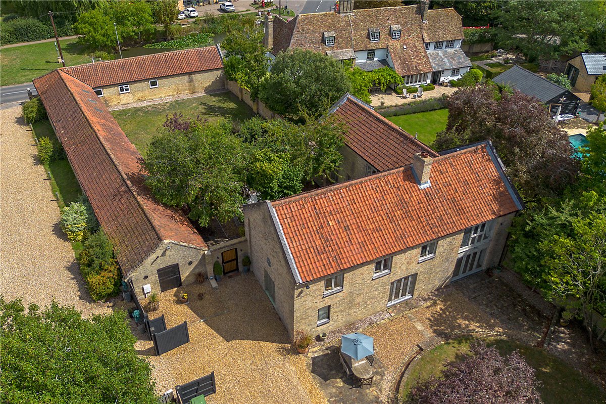 5 bedroom detached house for sale 0