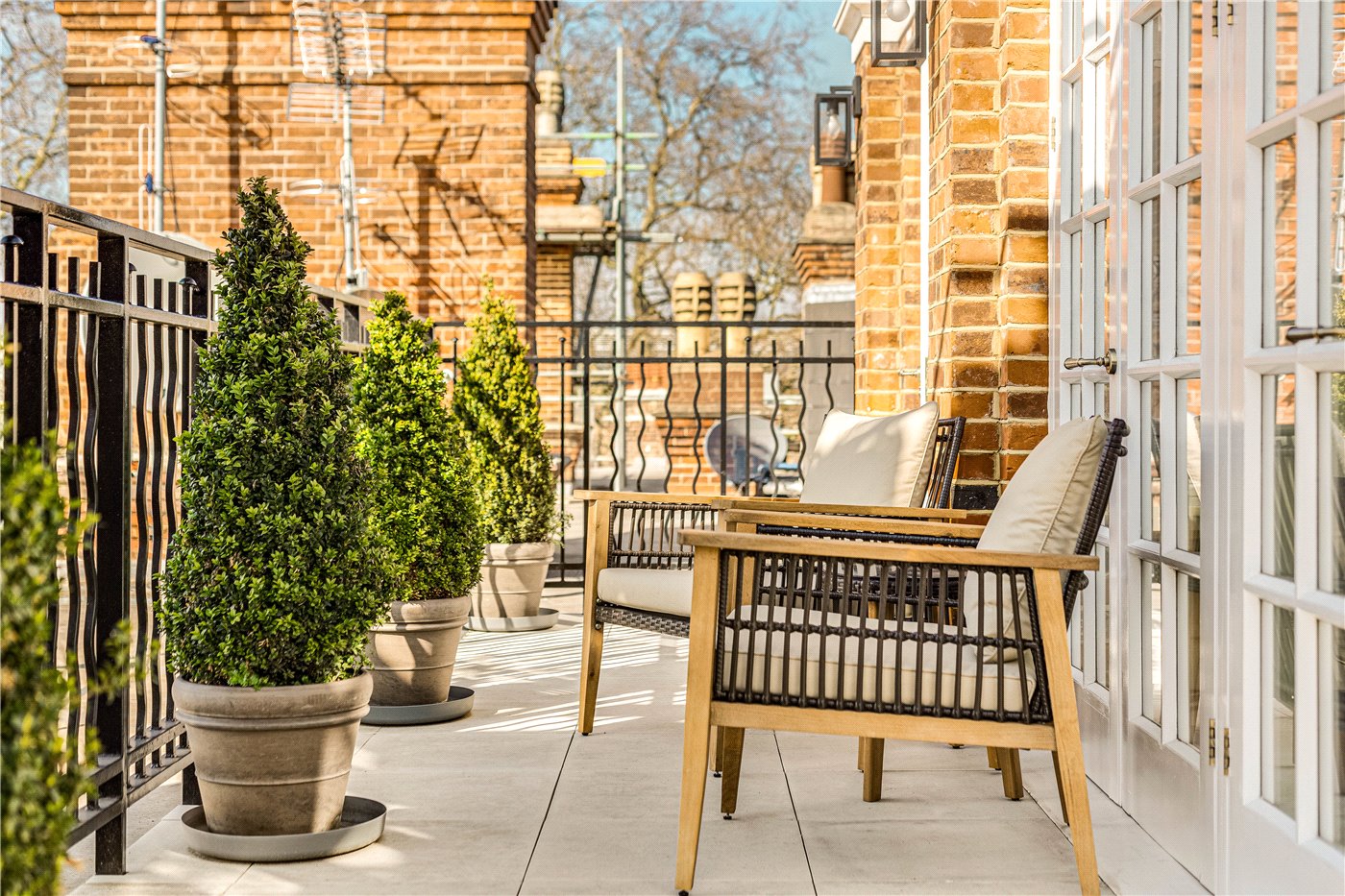 3 bedroom flat for sale 0