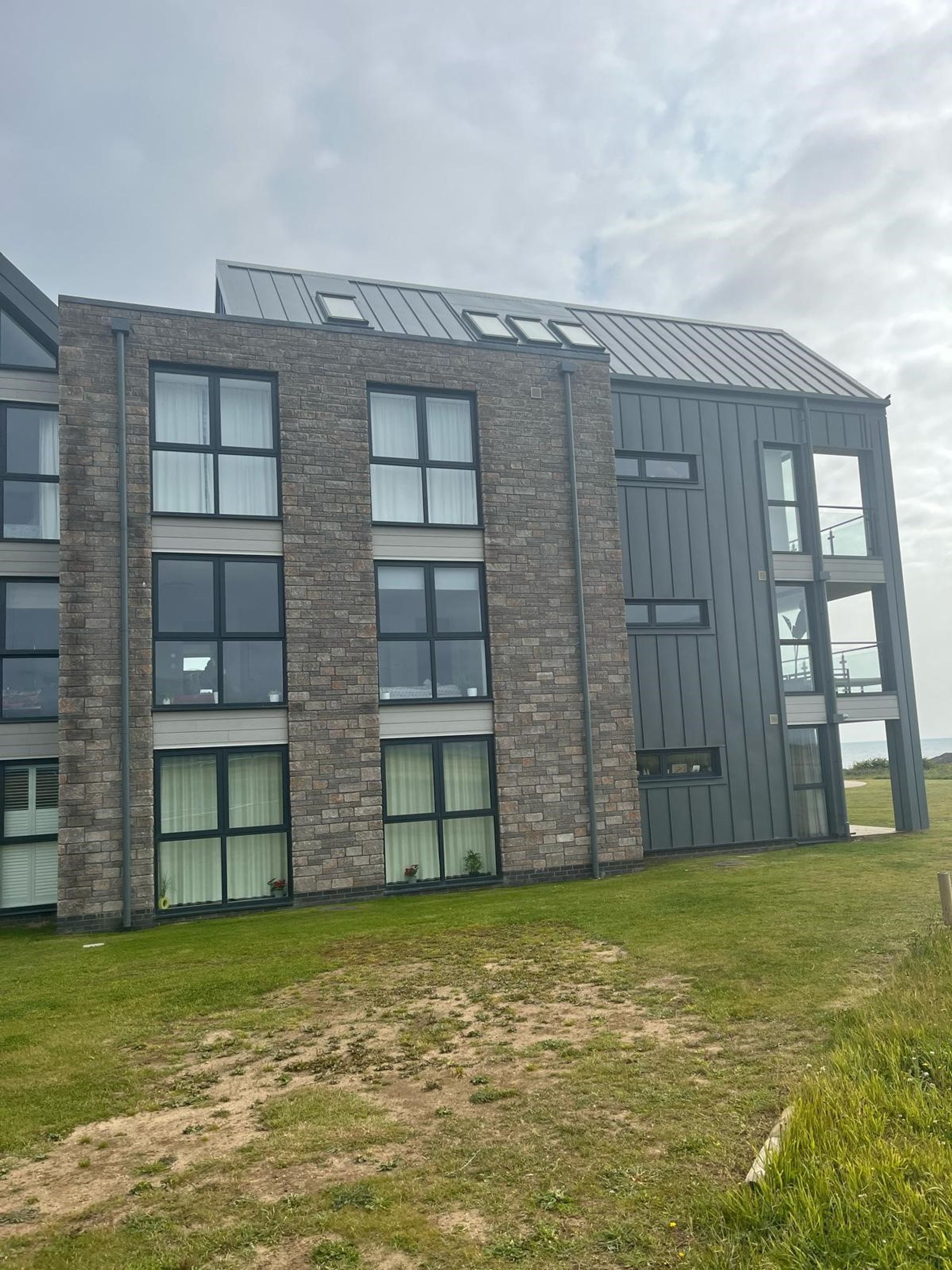 44 The Rest Rest Bay, Porthcawl photo 3