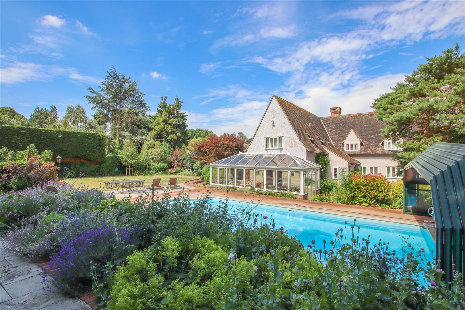 5 bedroom detached house for sale 0