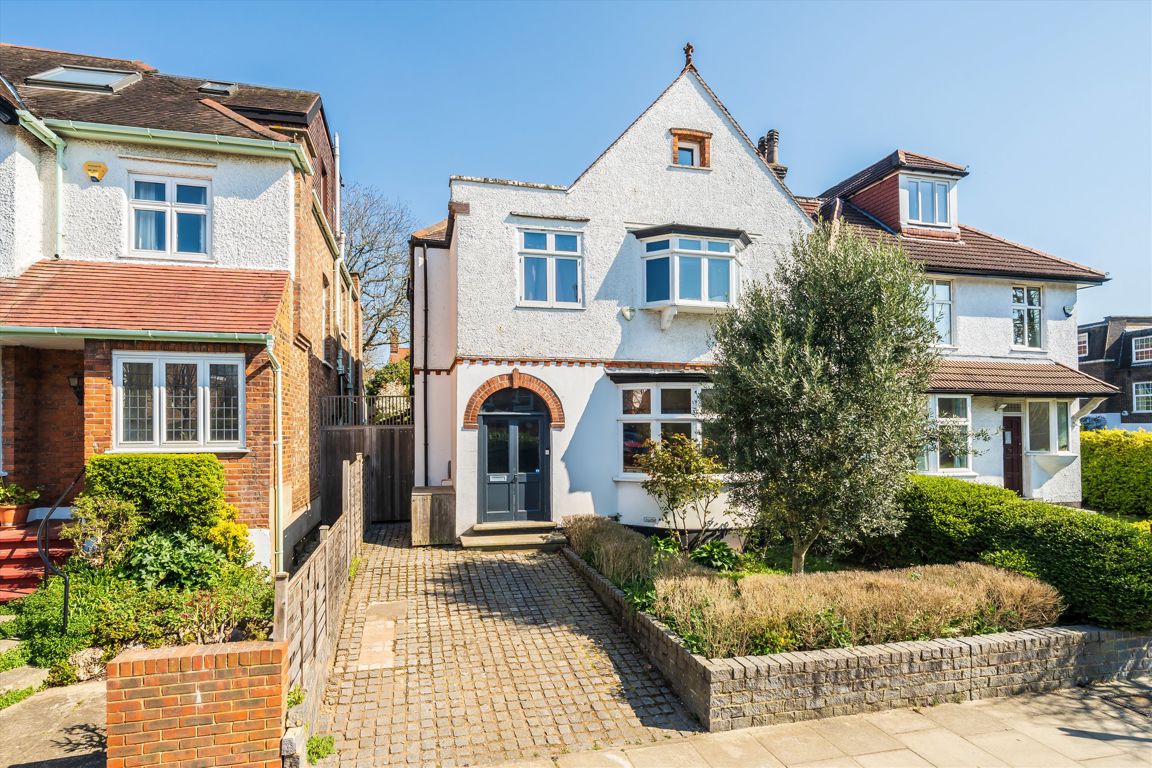 5 bedroom detached house for sale 0
