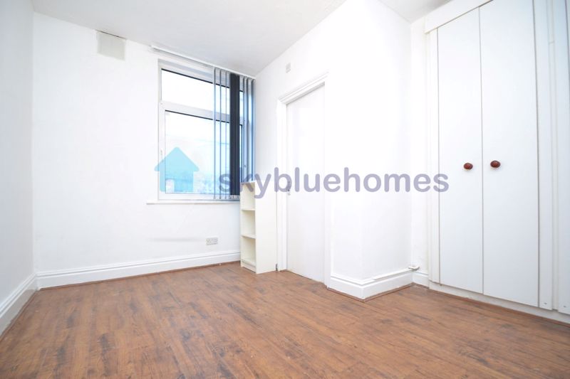 6 Saffron Road, Wigston photo 5
