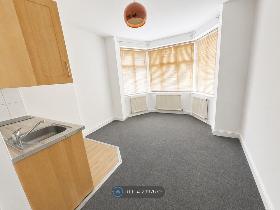Flat A A Hoop Lane, London photo 5