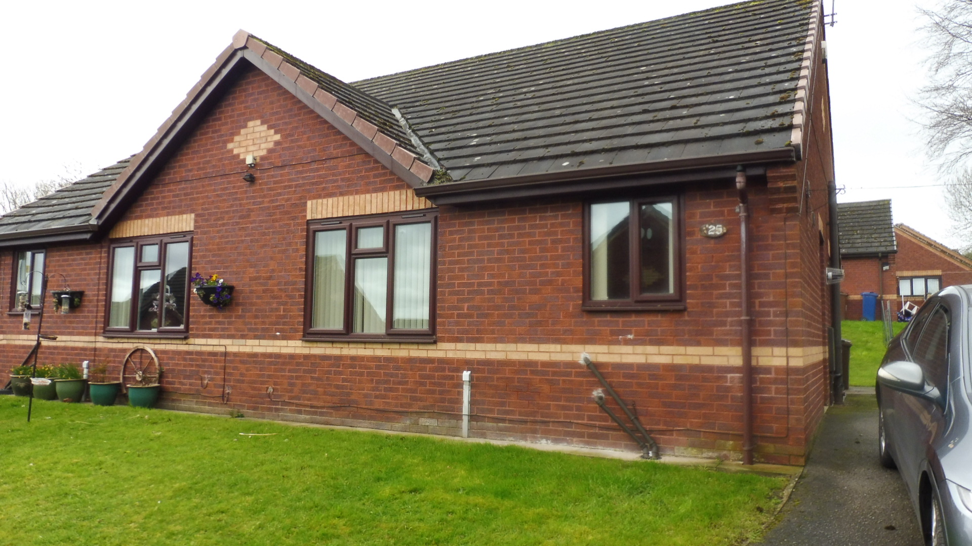 2-bed house on 25, Shroggs Head Close, Darfield, £37,500