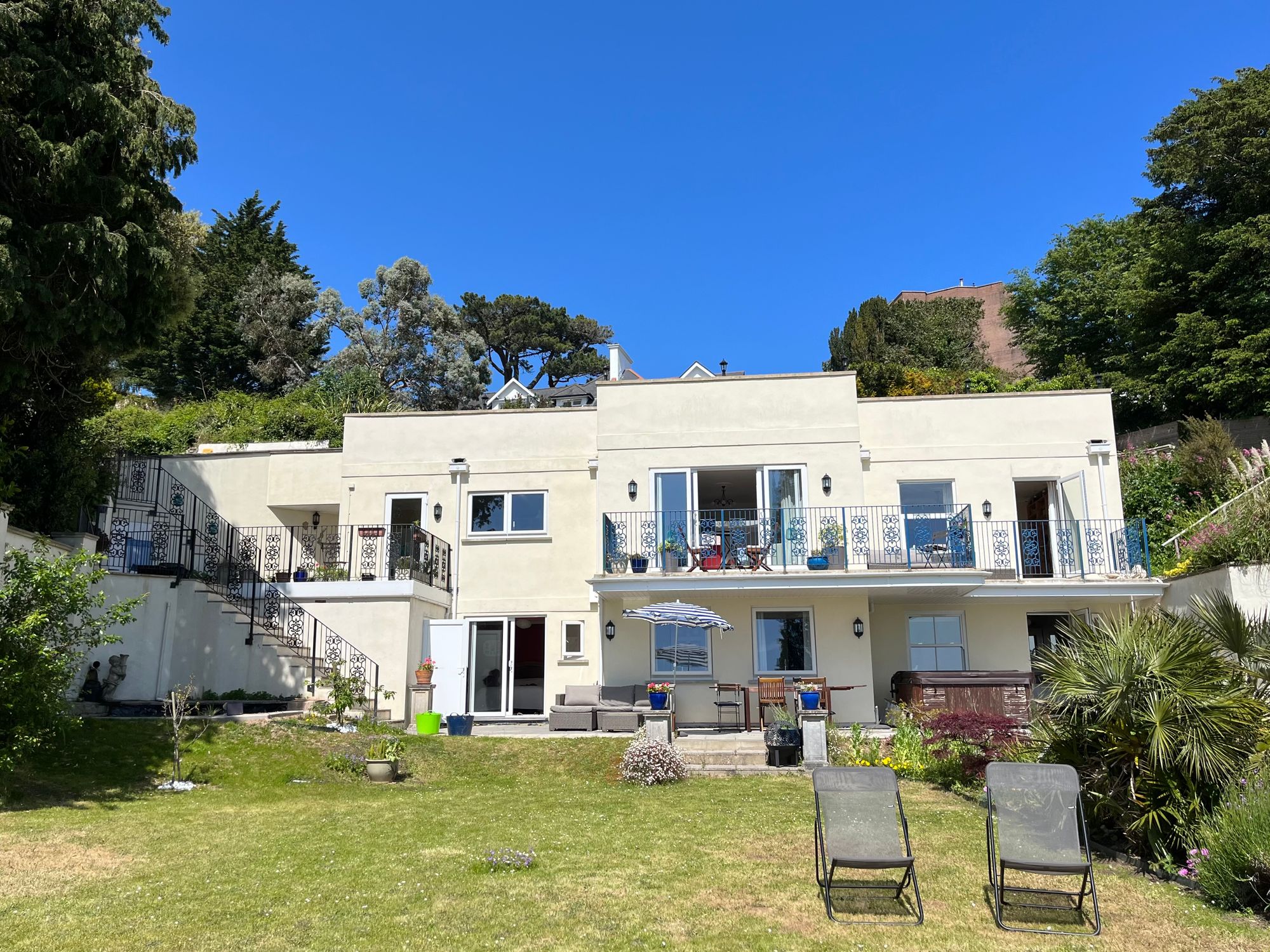 5 bedroom detached house for sale 0