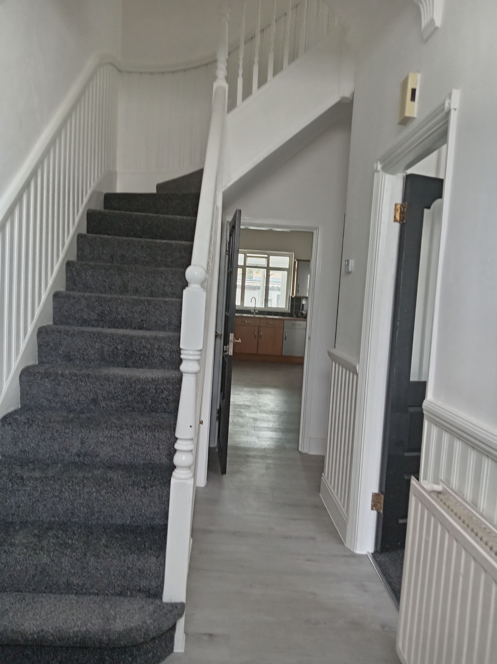 7, Kimberley Avenue, Ilford photo 2