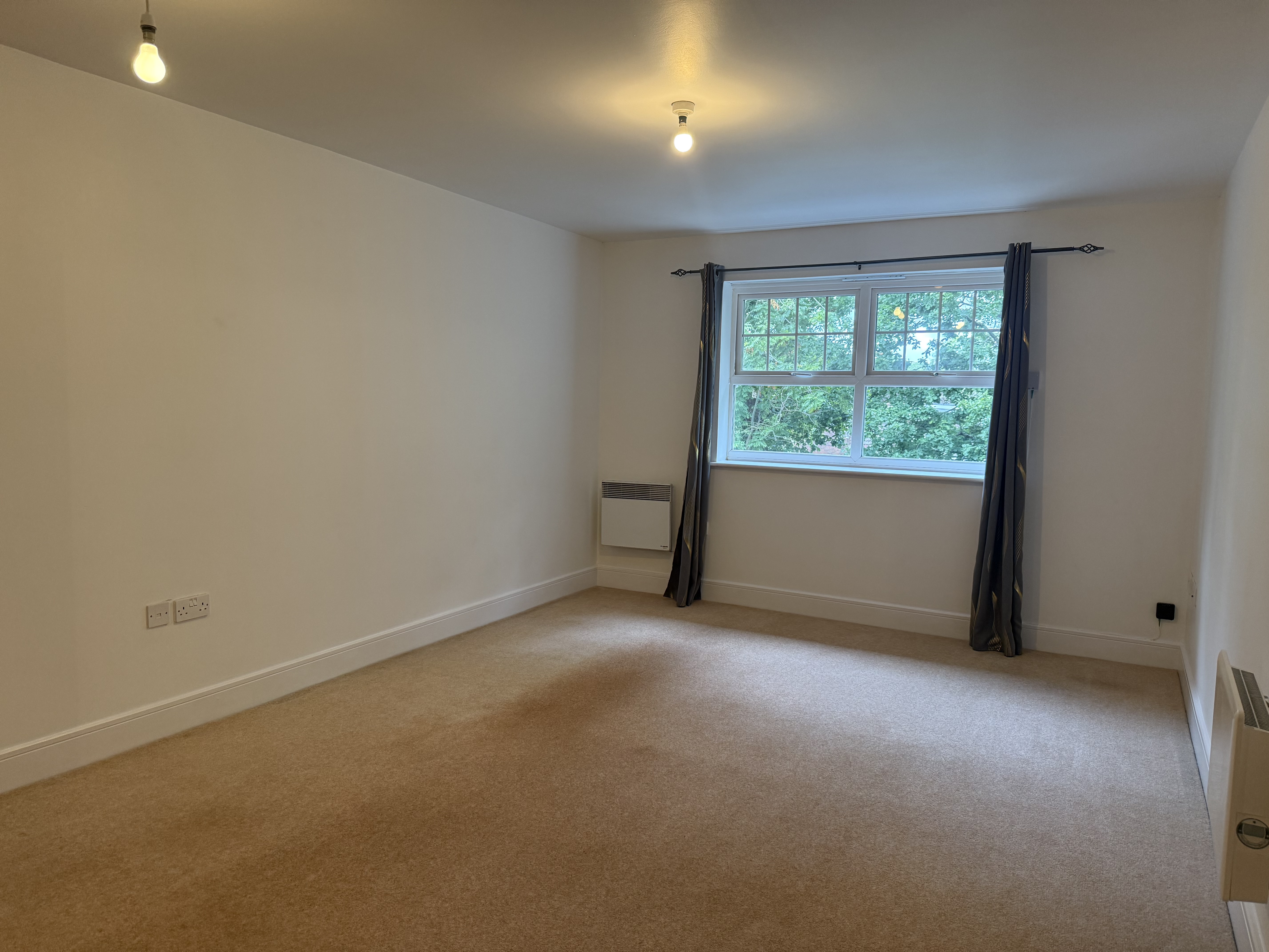 20 Jacobs Court, Crawley photo 4