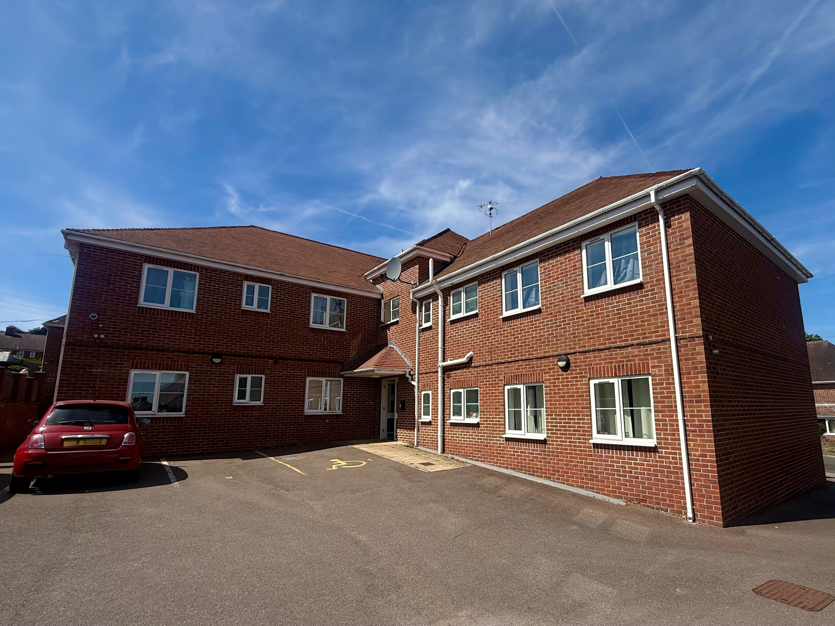 73, Chesterfield photo 3