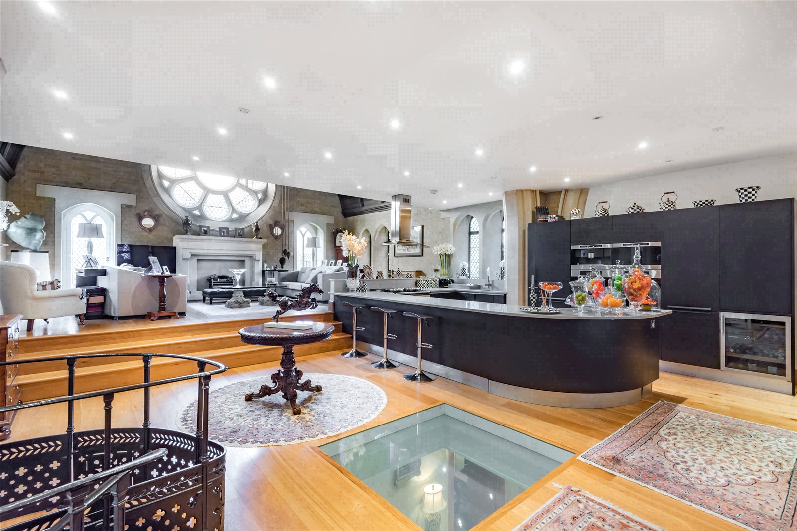 3 bedroom flat for sale 0