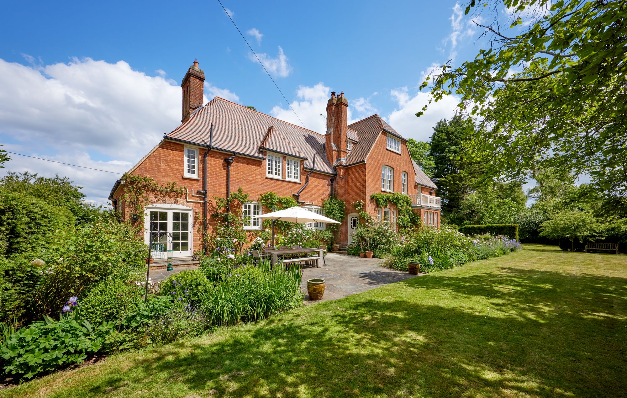 6 bedroom detached house for sale 0