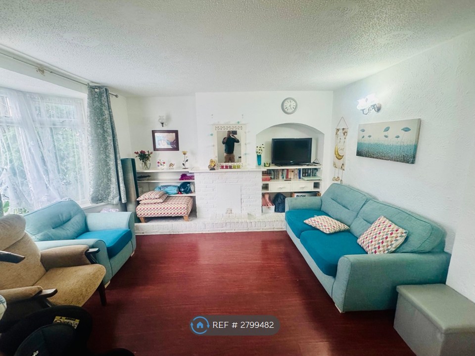Ivyhouse Road, Dagenham photo 4