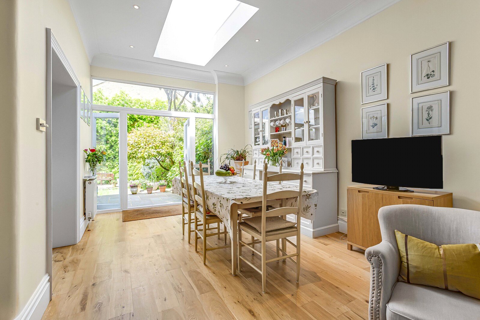 5 bedroom semi-detached house for sale 0