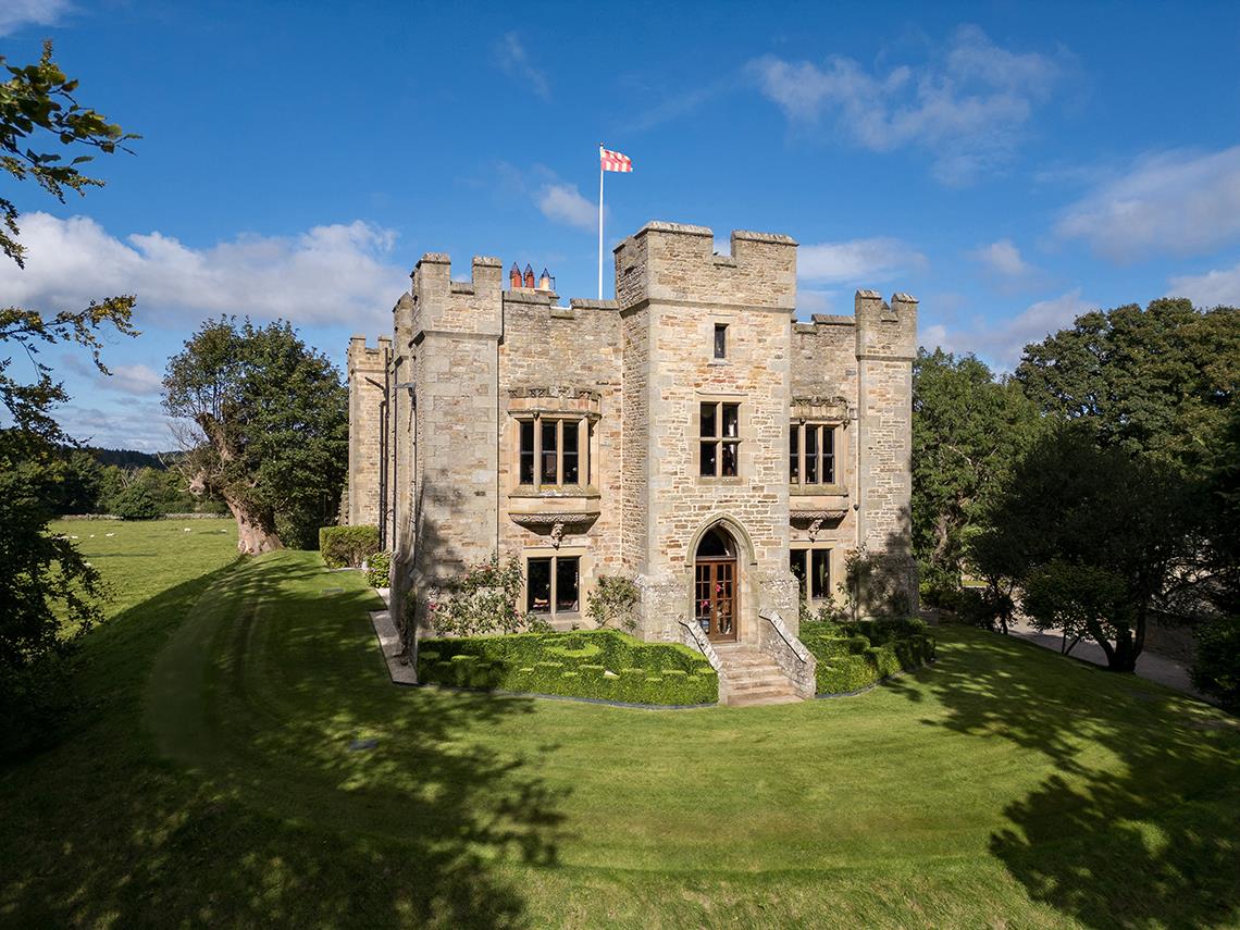 8 bedroom detached house for sale 0