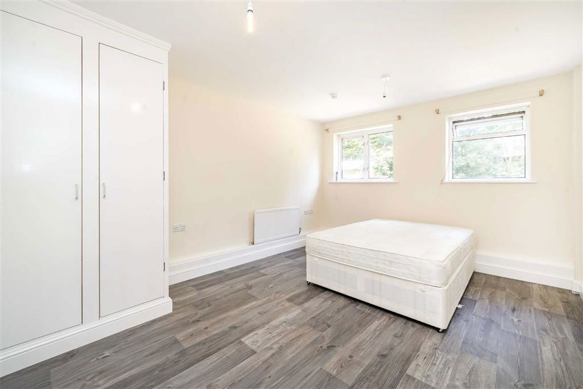 Flat 3, 1, Perryn Road, London photo 5