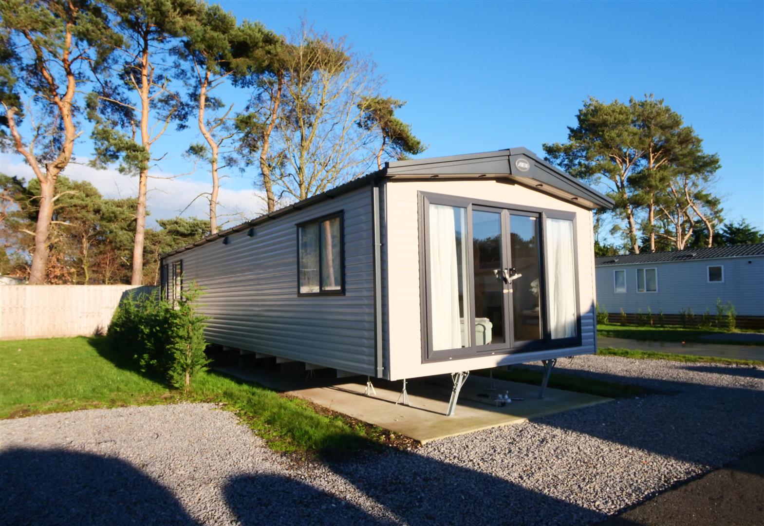 2-bed caravan on Lodge 18 Wilberfoss Holiday Park, Hull Road, York, £70,000