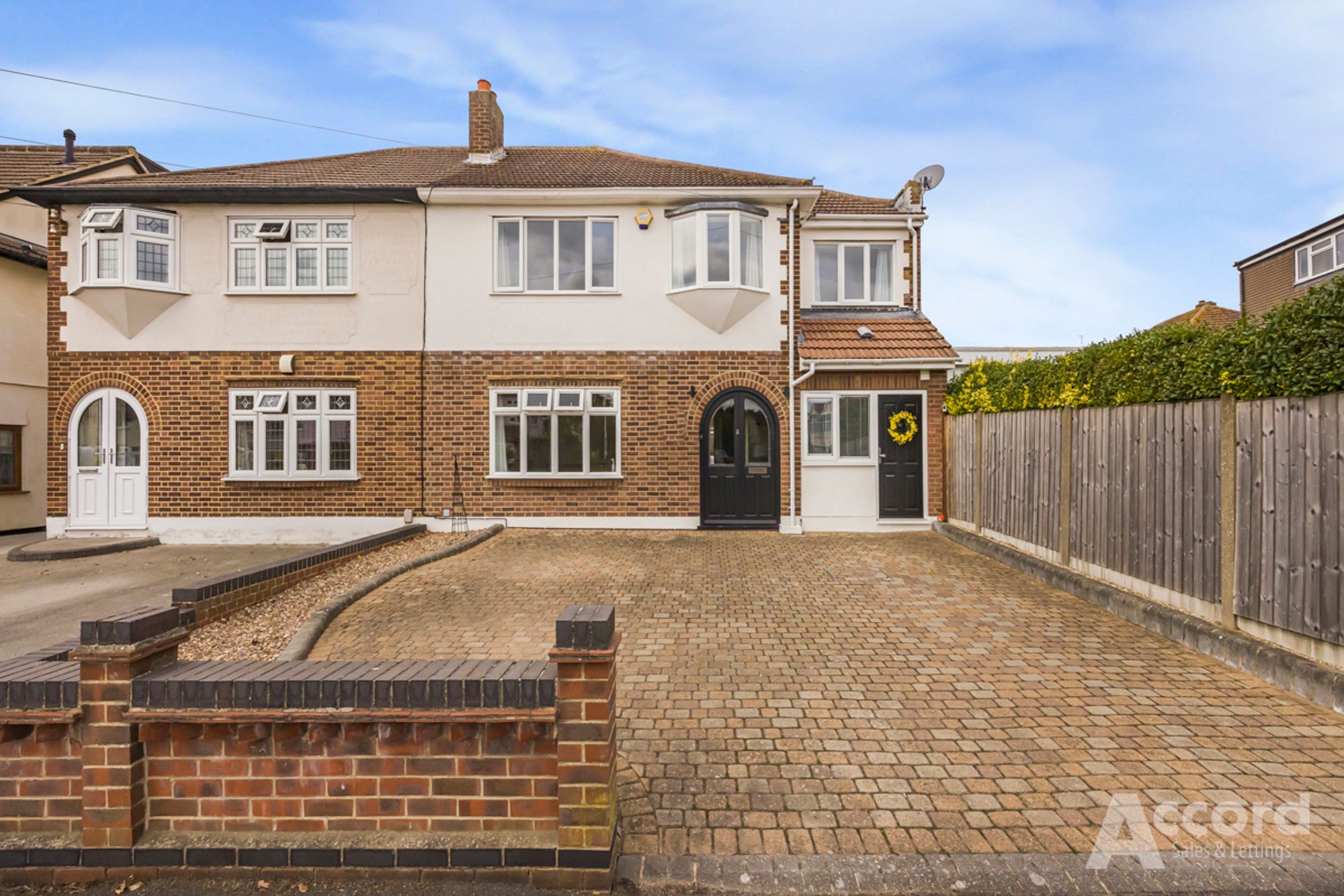 4 bed semi-detached house for sale