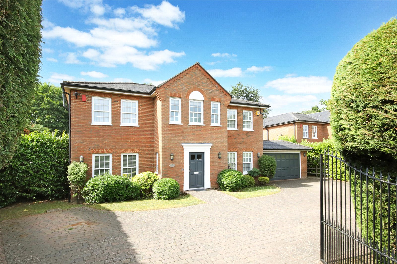 3 bedroom property for sale in London