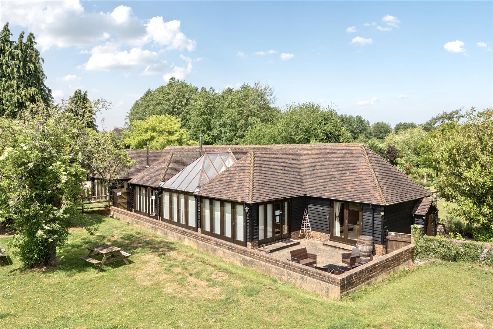 6 bedroom detached house for sale 0