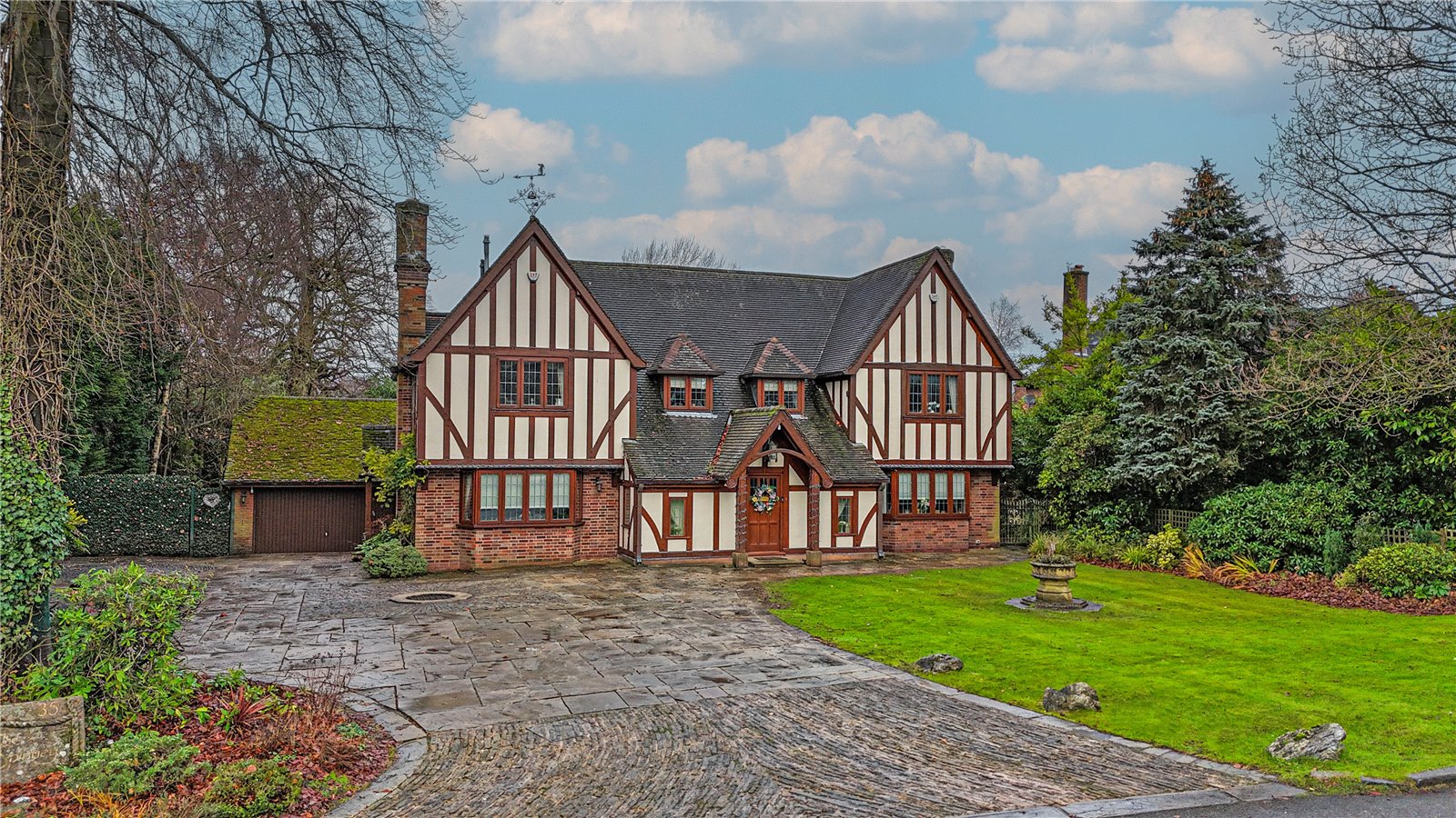 4 bedroom detached house for sale 0