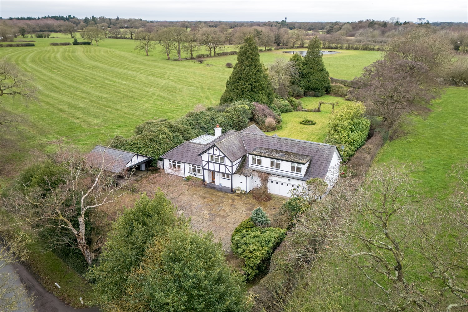 4 bedroom detached house for sale - Million Plus.com The Luxury Marketplace