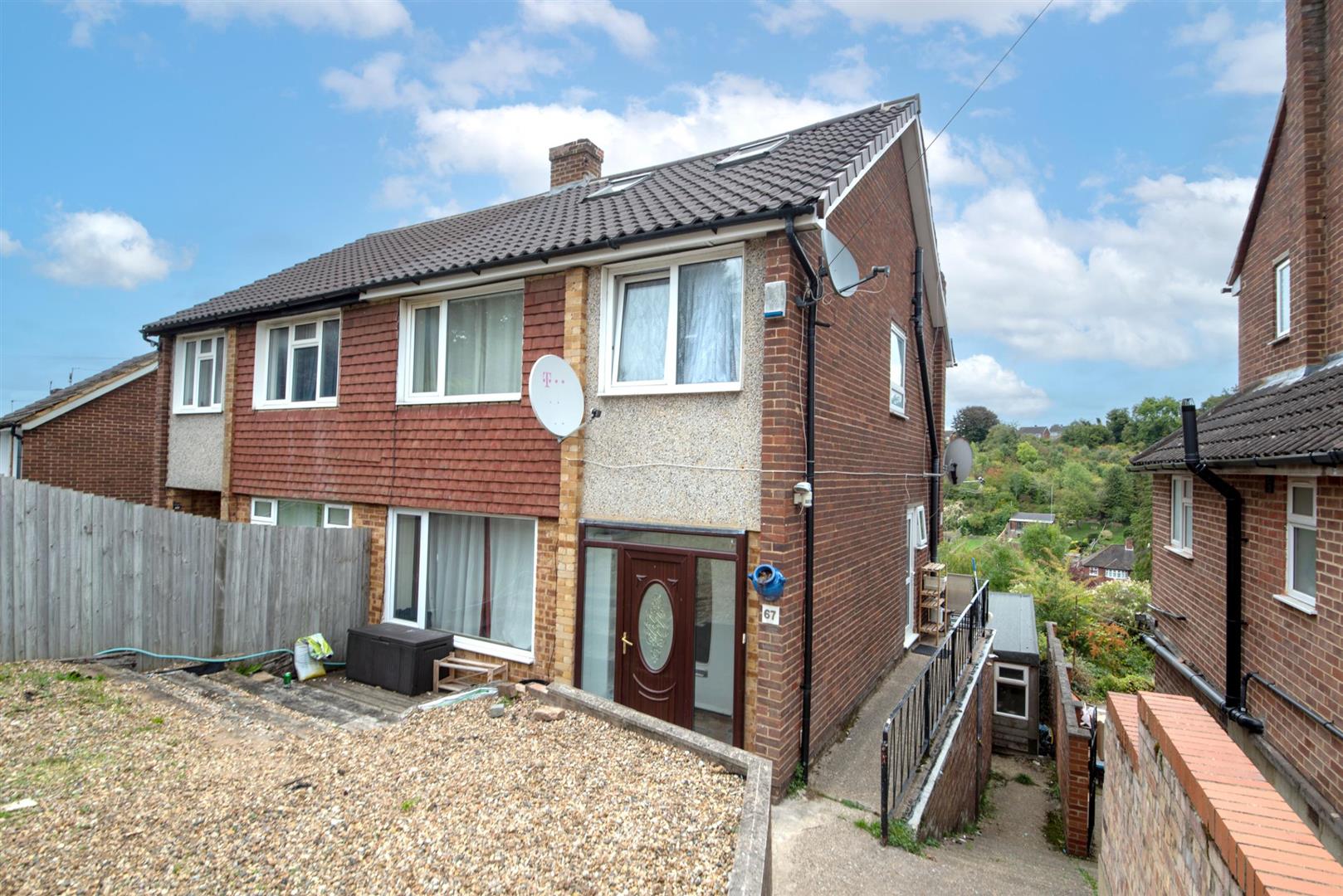 67, Deeds Grove, High Wycombe photo 2