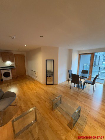 2-bed flat on 8 La Salle, Leeds, £975/mo