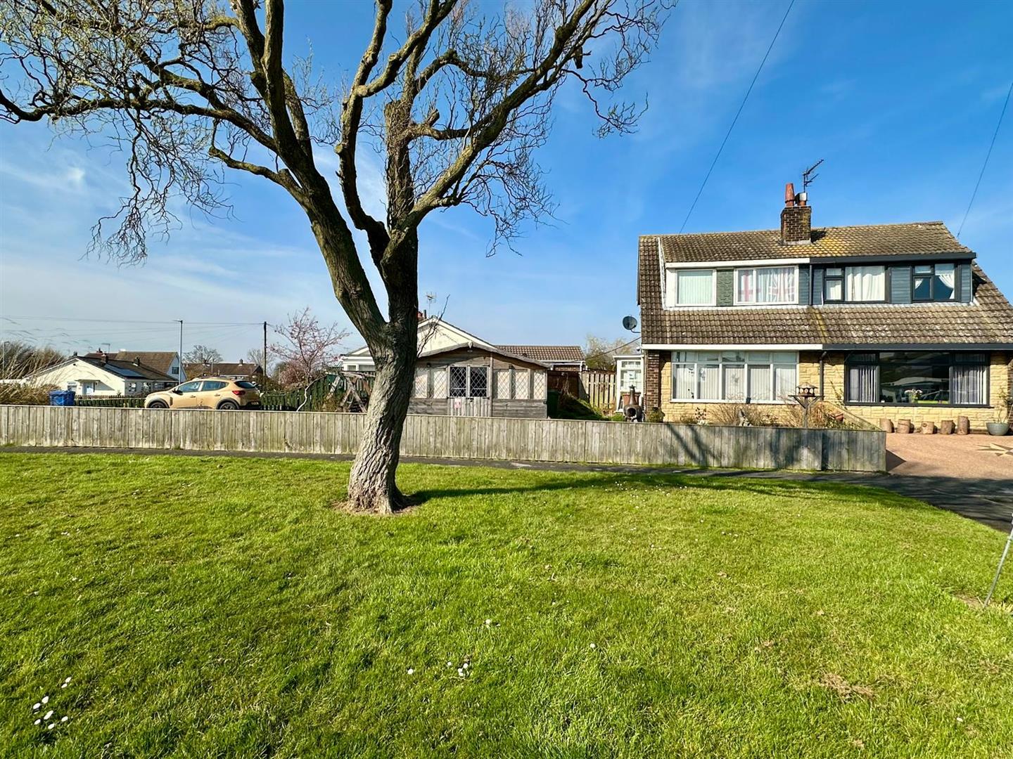 3-bed house on 15, Chapel Garth, Skipsea, £190,000