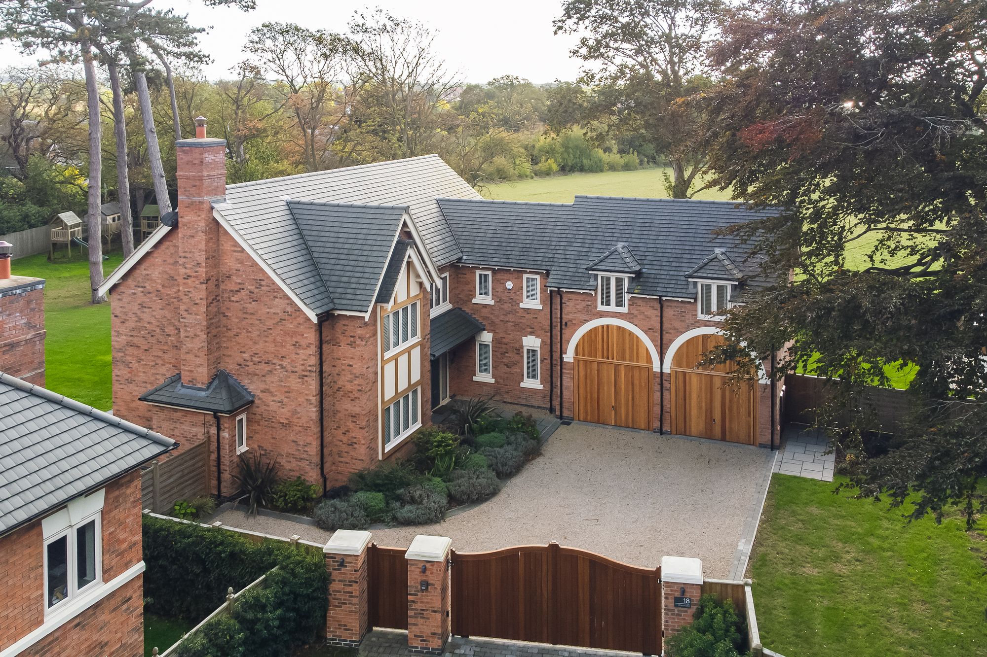 5 bedroom detached house for sale 0