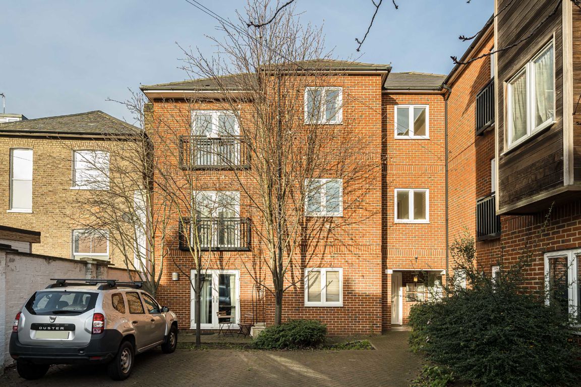 Flat 2, Strata Court, 28, Solway Road, London photo 4