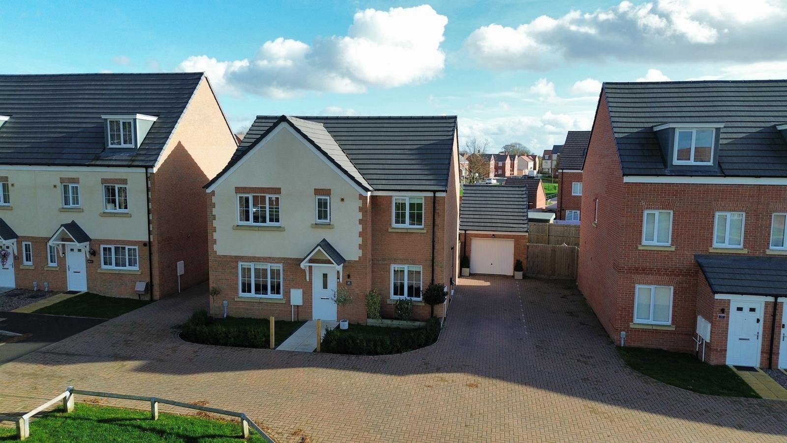 5-bed detached on 35, Everdon Drive, Northampton, £500,000