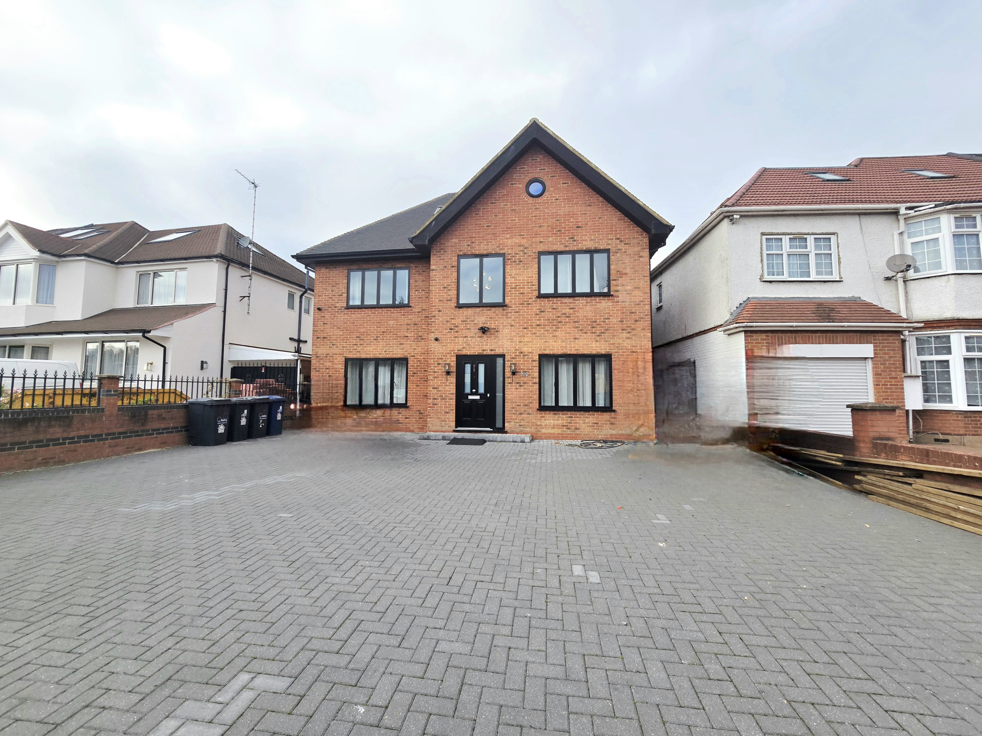 7 bedroom detached house for sale 0