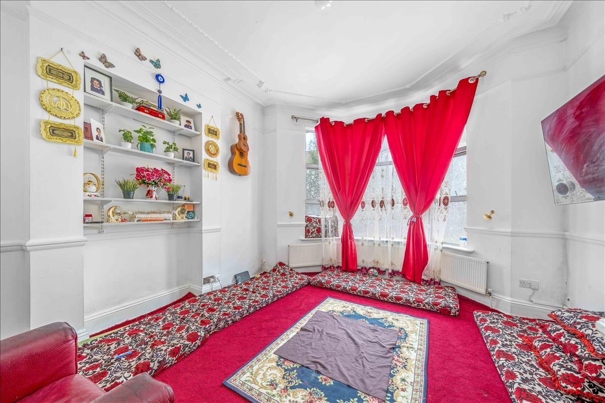 4 bedroom end terrace house for sale 0