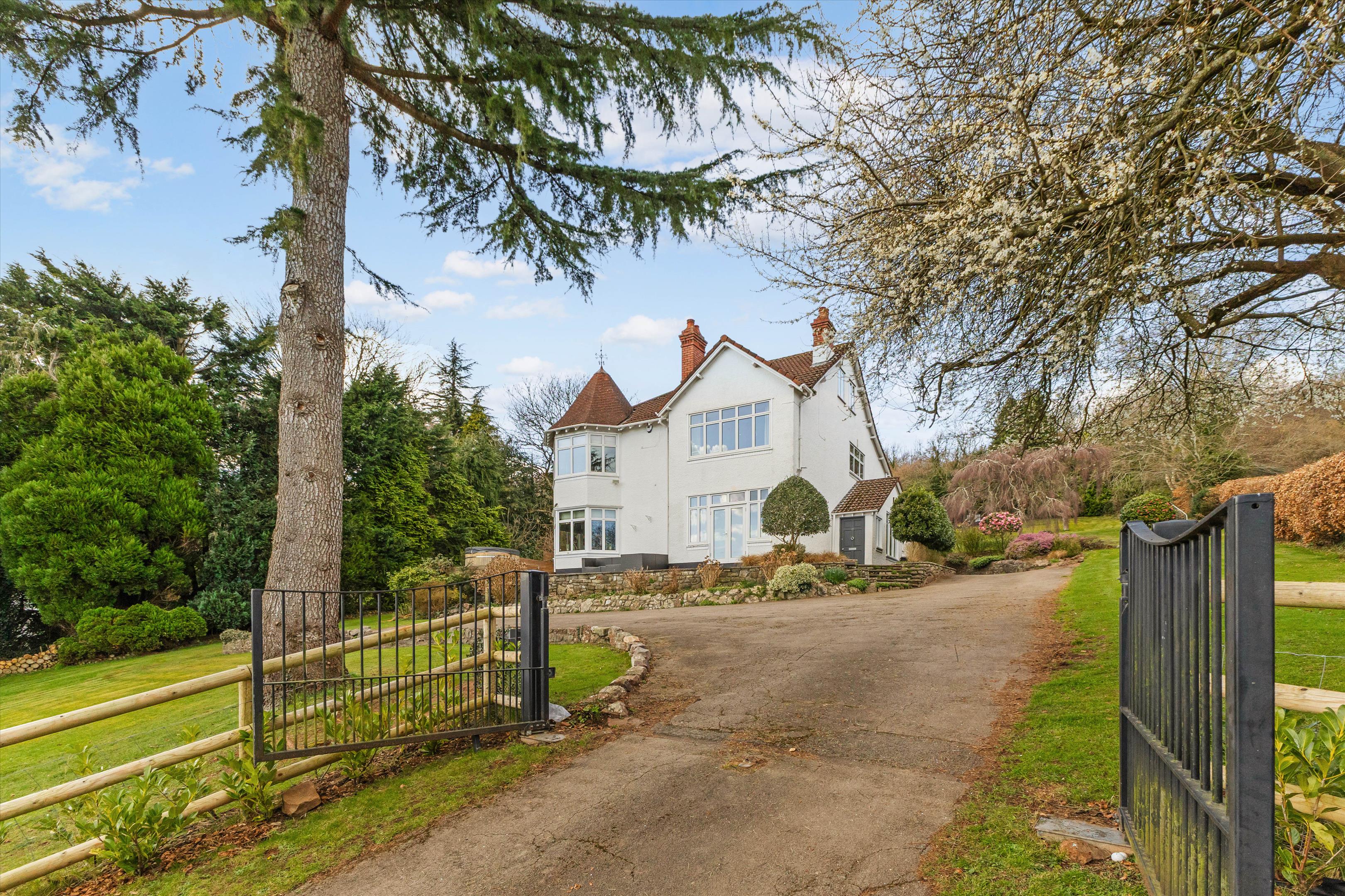 5 bedroom detached house for sale 0