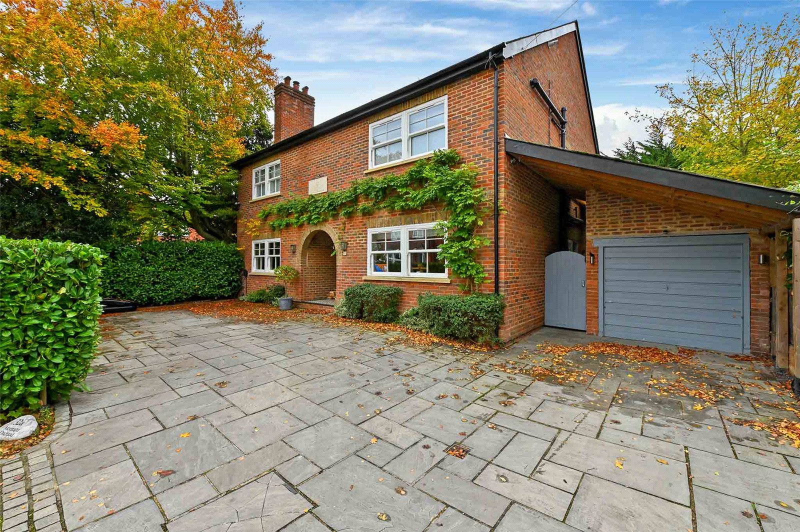 6 bedroom detached house for sale 0