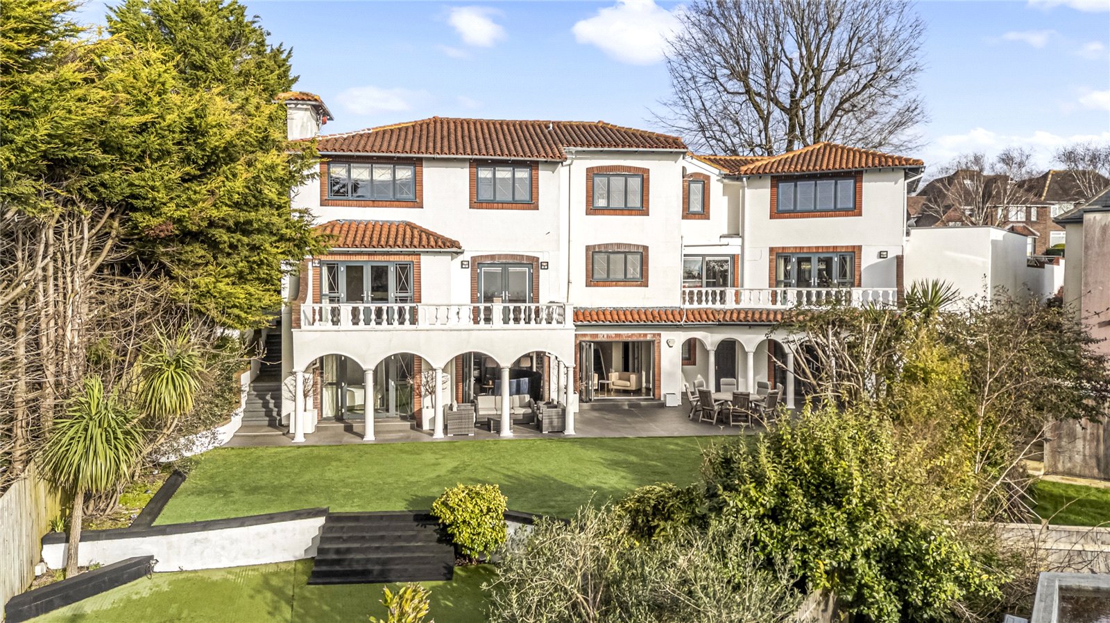 6 bedroom detached house for sale 0