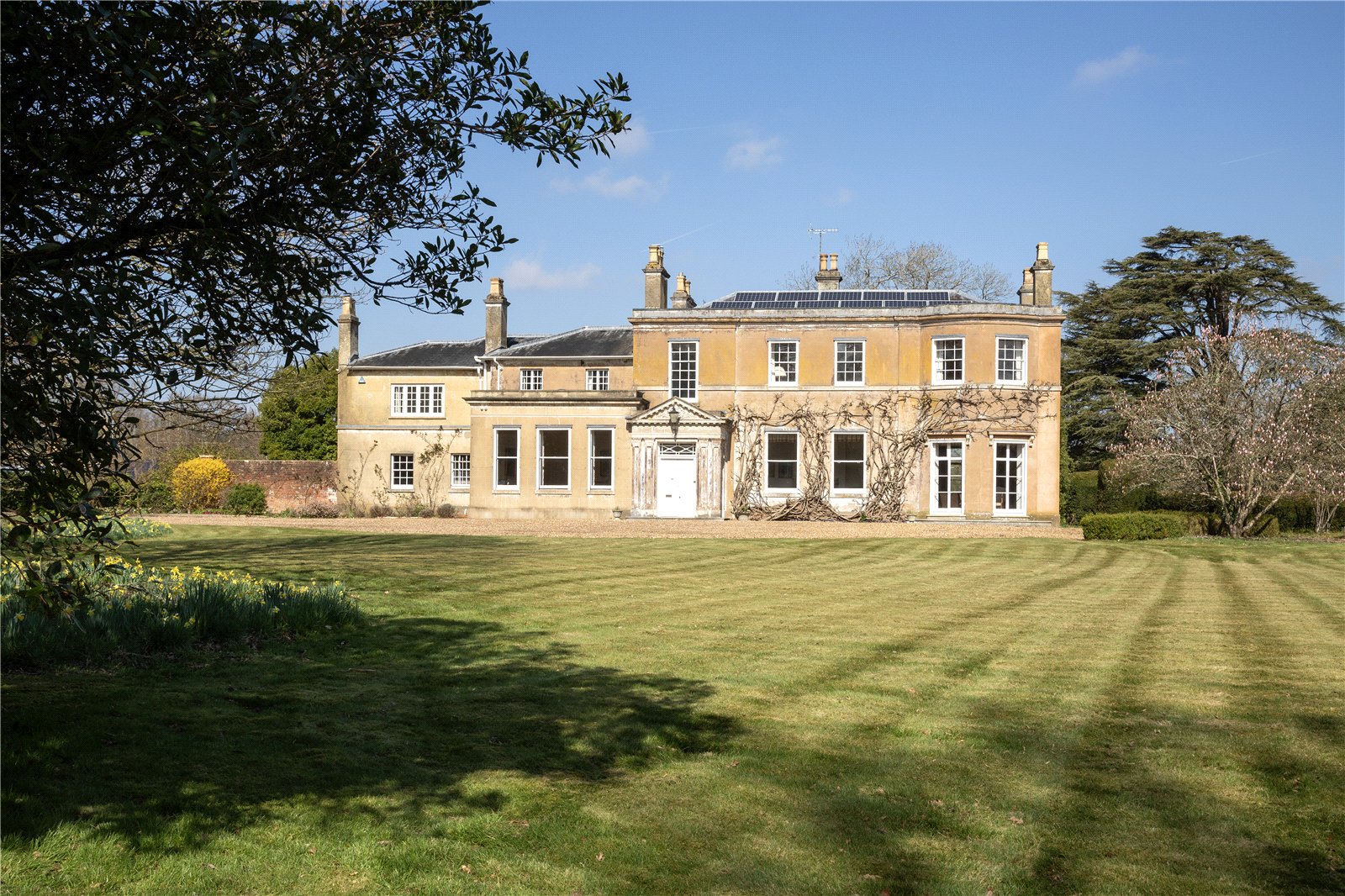 8 bedroom detached house for sale 0