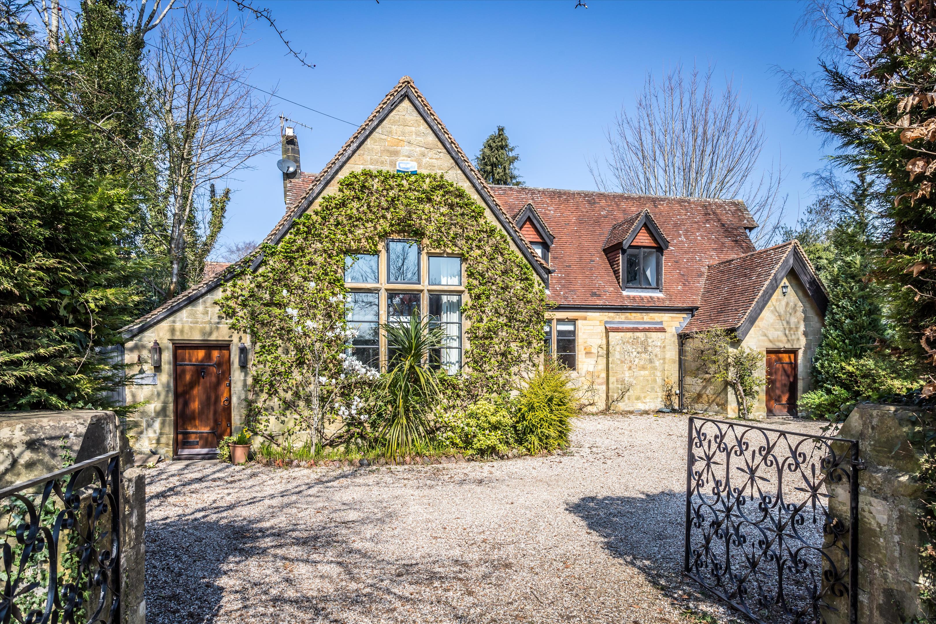 5 bedroom detached house for sale 0