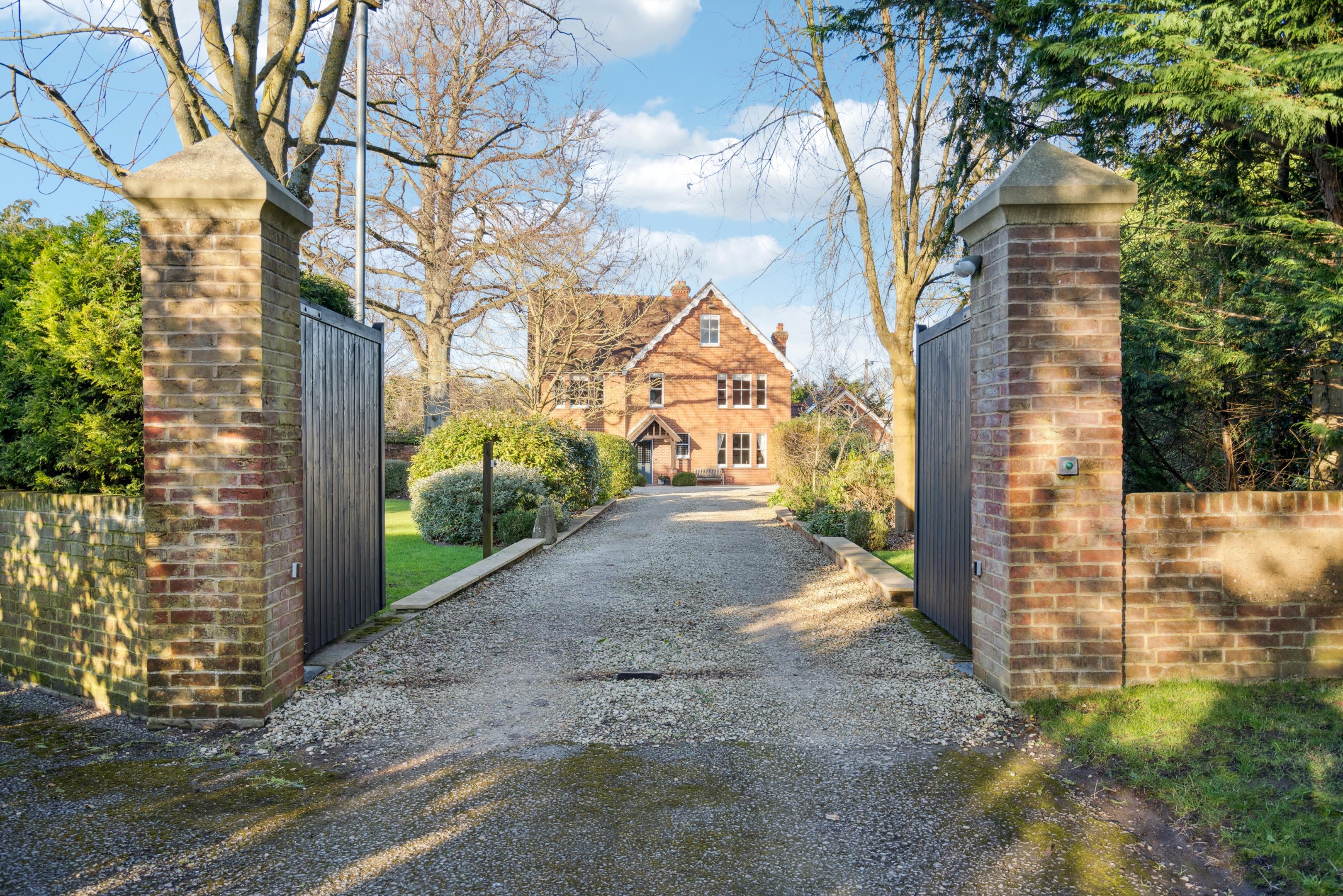 6 bedroom detached house for sale 0