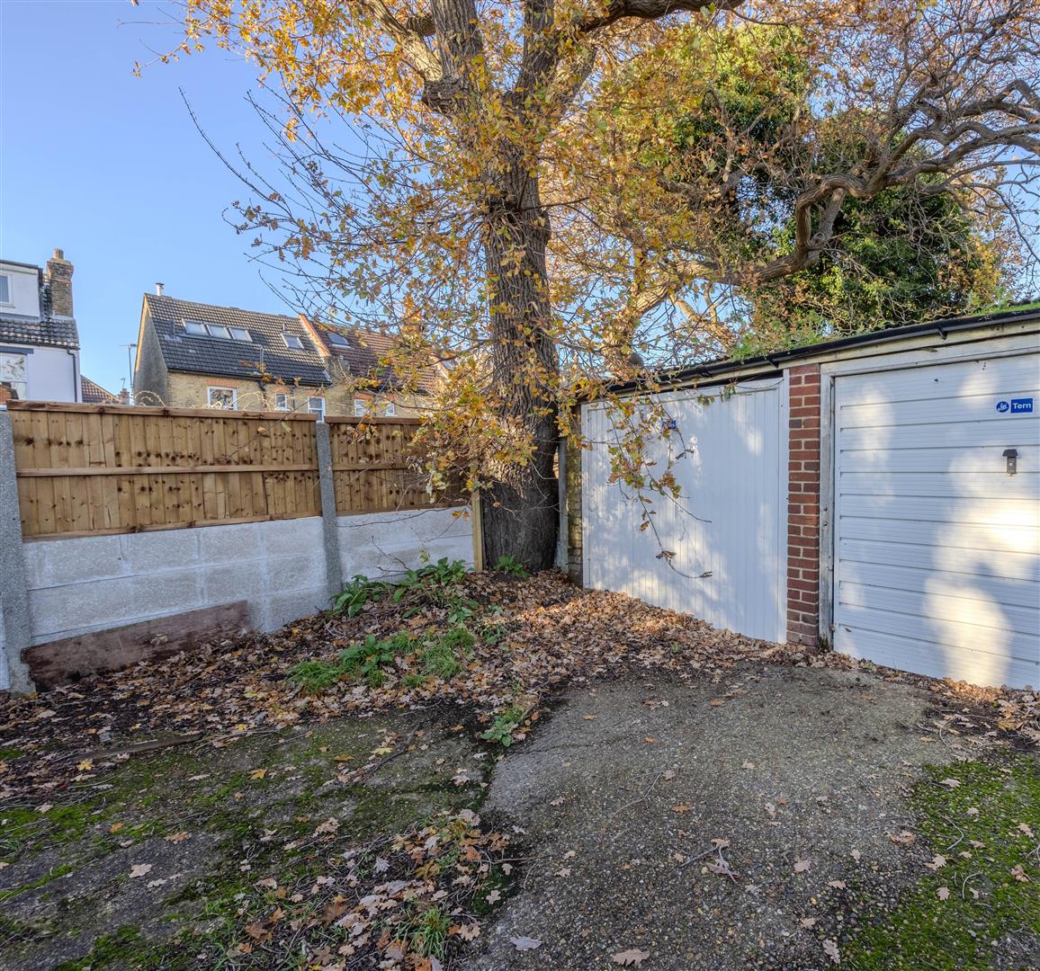 Garage 4 Newbury Court, Chalkwell Park Drive, Leigh-On-Sea photo 4